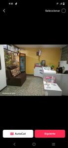 ARENA PARK في بوغوتا: اطلالة غرفة مع كنب وطاولة