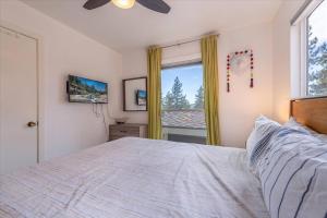 Gallery image of Lake Views, Pet-Friendly Cabin with Hot-Tub in King's Beach in Kings Beach