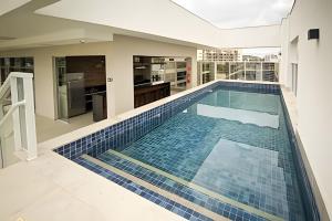 una piscina in una casa di Nosso Apê 915: Piscina | Academia | Área Kids NA0820 a Juiz de Fora