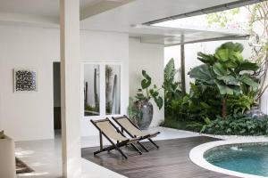 Swimmingpoolen hos eller tæt på Villa Ohaki Surf + 9 billeder