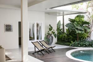 Swimmingpoolen hos eller tæt på Villa Ohaki Surf