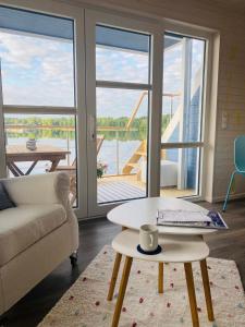 Fotografie z fotogalerie ubytování Hausboot Snowbird Lübeck mit großem Sonnendeck v destinaci Lübeck