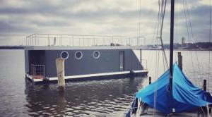 Hausboot Aurora Lübeck mit großem Sonnendeck