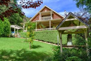 布赖特Greenlea的一座前面有花园的房子