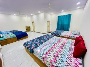 Ein Bett oder Betten in einem Zimmer der Unterkunft MPN RESORTS AND HOTELS PRIVATE LIMITED