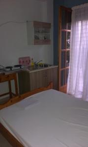Kuchyň nebo kuchyňský kout v ubytování Virginia's Rooms + 30 fotografií