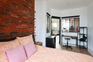 Duplex Élégant et Lumineux avec vue sur le château客房内的一张或多张床位