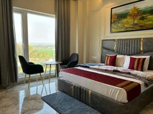Postel nebo postele na pokoji v ubytování Siswan View Hotel
