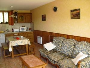 Foto dalla galleria di Gîte de France à Sainte Fortunade 2 épis - Gîte de France 5 personnes MAE-6454 a Malfage