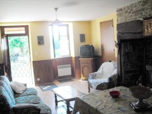 Foto dalla galleria di Gîte de France à Sainte Fortunade 2 épis - Gîte de France 5 personnes MAE-6454 a Malfage