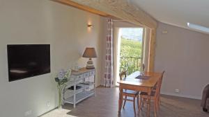 Μια τηλεόραση ή/και κέντρο ψυχαγωγίας στο Gites Les Cerisiers 2