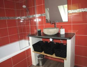 Φωτογραφία από το άλμπουμ του Gîte de France L'oustal 3 épis - Gîte de France 6 personnes MAE-6574 σε Marcillac-la-Croisille