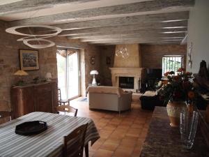 Χώρος καθιστικού στο Gîte de France La deymie 3 épis - Gîte de France 6 personnes MAE-6404