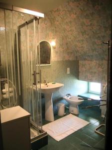 Ένα μπάνιο στο Gîte de France La deymie 3 épis - Gîte de France 6 personnes MAE-6404