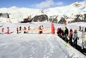 a group of people standing around in the snow at LE CHALET - Piscine - Studio pour 4 Personnes 804 in Gourette