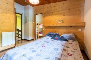 Appartement 6 pièces 12 personnes proche des pistes 75054にあるベッド