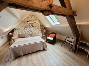 Ένα ή περισσότερα κρεβάτια σε δωμάτιο στο Gîte de France Les 7 sources 3 épis - Gîte de France 8 personnes MAE-8954