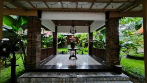 Gallery image of Sobo Joglo Jawi Guesthouse by Cocotel in Kedungsari