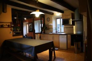 Φωτογραφία από το άλμπουμ του Gîte de France Pierrelise 3 épis - Gîte de France 8 personnes MAE-9194 σε Espartignac