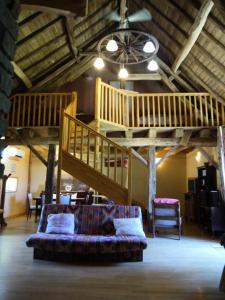a living room with a couch and a loft at Gîte de France à Les Trois Saints 2 épis - Gîte de France 8 personnes MAE-9244 in Saint-Martin-Sepert