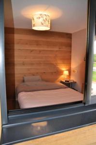 Postel nebo postele na pokoji v ubytování Gîte de France Gîte de chaviolle 4 épis - Gîte de France 6 personnes MAE-9284 + 17 fotografií