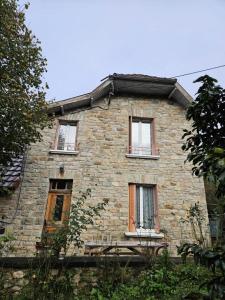 an old brick house with four windows on it at Gîte de France à Bar (Correze) 3 épis - Gîte de France 5 personnes 314 in Bar