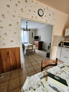 Φωτογραφία από το άλμπουμ του Gîte de France à Bar (Correze) 3 épis - Gîte de France 5 personnes MAE-9314 σε Bar +7 φωτογραφίες