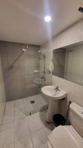 Koupelna v ubytování DG Grami Hotel