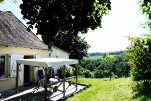 Κήπος έξω από το Gîte de France Les palinières 3 épis - Gîte de France 4 personnes MAE-9384