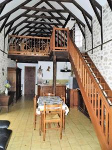 Φωτογραφία από το άλμπουμ του Gîte de France Gîte de la xaintrie 2 épis - Gîte de France 4 personnes MAE-9534 σε Servières-le-Château