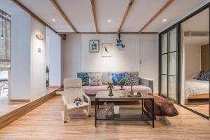 a living room with a couch and a table at Shanghai Hills&XING 1883 Homestay in Shanghai