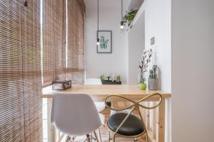 a home office with a desk and two chairs at Shanghai Hills&XING 1883 Homestay in Shanghai