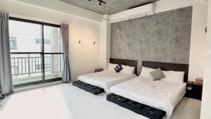 宜蘭包棟民宿 蘭田會館 電動麻將 KTV Switch 德州撲克 燒烤 廚房 充電樁 寵物友善客房内的一张或多张床位