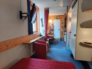 a small room with a bed and a hallway at Résidence Nova - Studio 3 personnes, proche des pistes et des commerces, au cœur de la station d’Arc 1800 dans le village des Villards MAE-1845 in Arc 1800