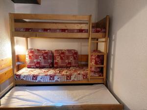 Postel nebo postele na pokoji v ubytování Résidence Nova - Studio 3 personnes, proche des pistes et des commerces, au cœur de la station d’Arc 1800 dans le village des Villards MAE-1852