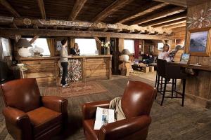 a man standing at a bar in a room at Résidence L'Ecrin des Neiges - maeva Home - Appartement 4 Pièces 8 Personnes - Sélection MAE-2873 in Tignes