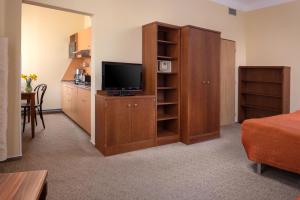 TV a/nebo společenská místnost v ubytování Anyday Apartments
