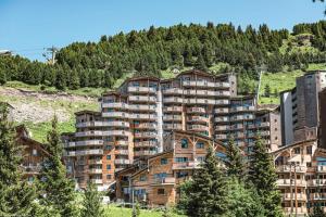 a large apartment building on the side of a mountain at Résidence Arietis - Atria-Crozats - maeva Home - Appartement 2 Pièces 5 Personnes - Prestige MAE-8129 in Morzine