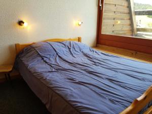 Łóżko lub łóżka w pokoju w obiekcie Résidence Cascade - Appartement 3 pièces 7 personnes à Arc 1600 ski aux pieds et proche des commerces MAE-2014