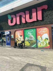 a store with a sign on the side of it at Şehir manzaralı çift klimalı balkonlu 1+1 daire in Istanbul