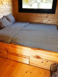 Ένα ή περισσότερα κρεβάτια σε δωμάτιο στο Woodland Noszvaj