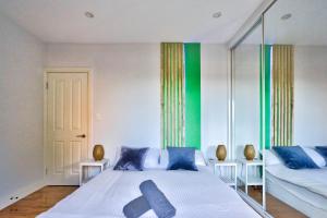 Voodi või voodid majutusasutuse Charming 2 Bedroom House Surry Hills toas