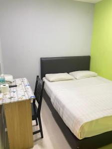 Postel nebo postele na pokoji v ubytování Hotel Rim Global Subang