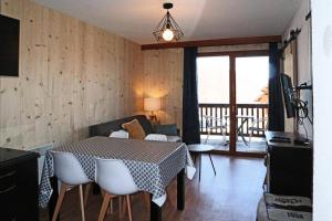 Zdjęcie z galerii obiektu Residence La Combe D Or - Appartement 2 pièces 6 personnes en résidence de standing MAE-3894 w mieście Le Mélézet