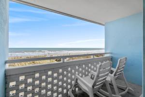 Balkón nebo terasa v ubytování Blue Mist Villas Unit 302 is a 3rd Floor Condo on the Oceanfront in Chery Grove