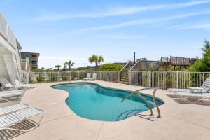 Swimming pool sa o malapit sa Annual Tradition Cherry Grove - Oceanfront Home with Pool Game Room Elevator