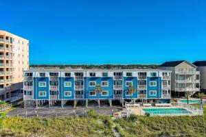 Bazén v ubytování Ocean front Condo in Cherry Grove at A Summer Place Unit A7 nebo v jeho okolí