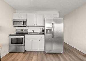 Cucina o angolo cottura di Blue Mist Villas Unit 301 is a 3rd Floor Oceanfront Condo in Cherry Grove NMB
