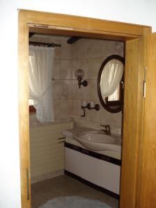 a bathroom with a sink and a mirror at Ferienwohnung Sankt Hubertus in Bad Berneck im Fichtelgebirge