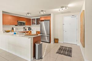 Η κουζίνα ή μικρή κουζίνα στο Urban Retreat - Location Pool Gym & Parking +20 φωτογραφίες